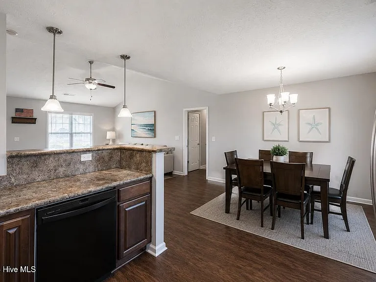 355 Rosebud Ln — Photo 3