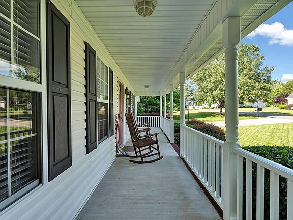 3rd image of 158 Woodberry Dr NW