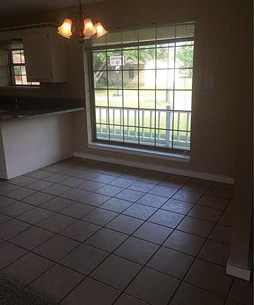 4th image of 912 Price Ct