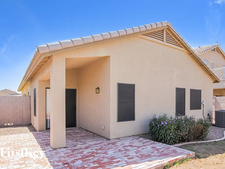 8764 W Laurel Ln — Photo 15