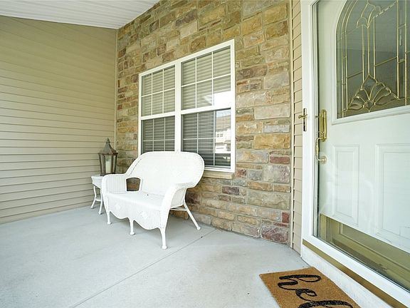 4th image of 89 Meadow Pond Cir #89
