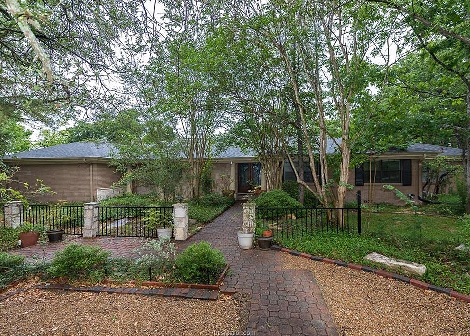 1st image of 720 N Rosemary Dr