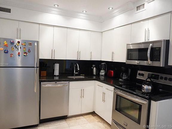 4th image of 5161 Collins Ave #1