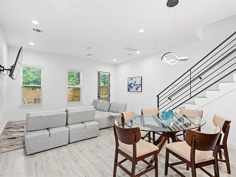 6821 Cadillac St — Photo 4