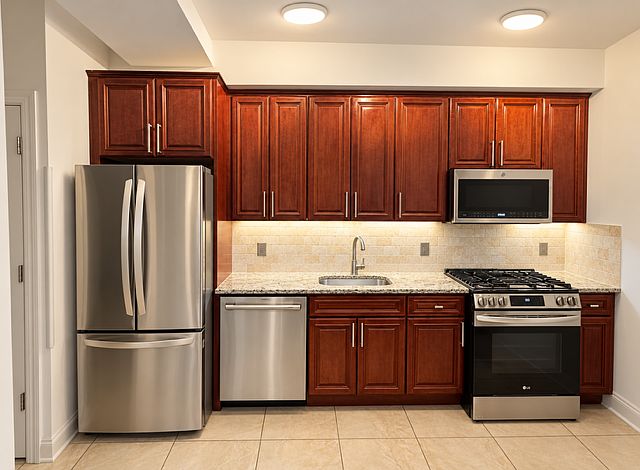 2-bedroom apartment for rent in Astoria