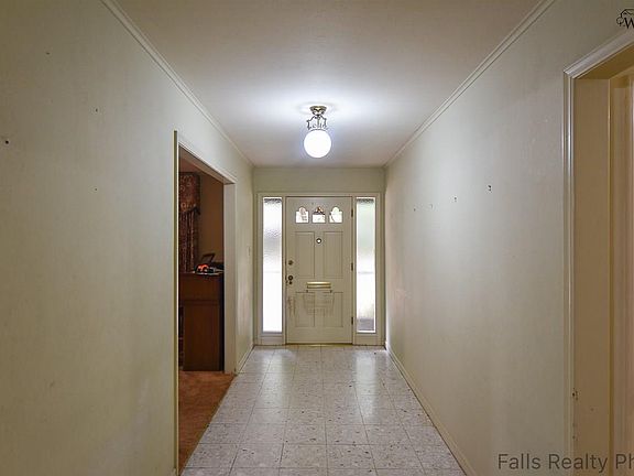 2nd image of 2406 Clayton Ln