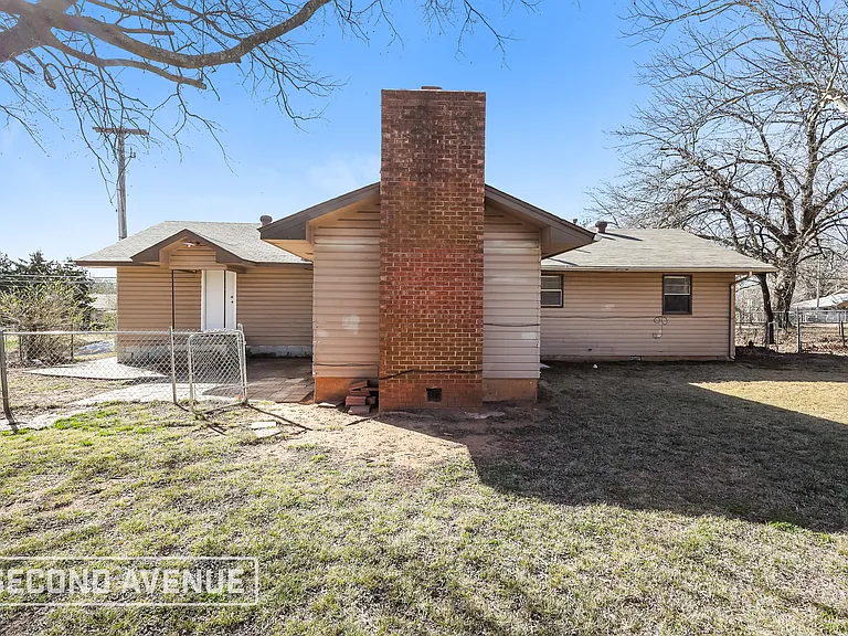 805 E Etowah Rd — Photo 16