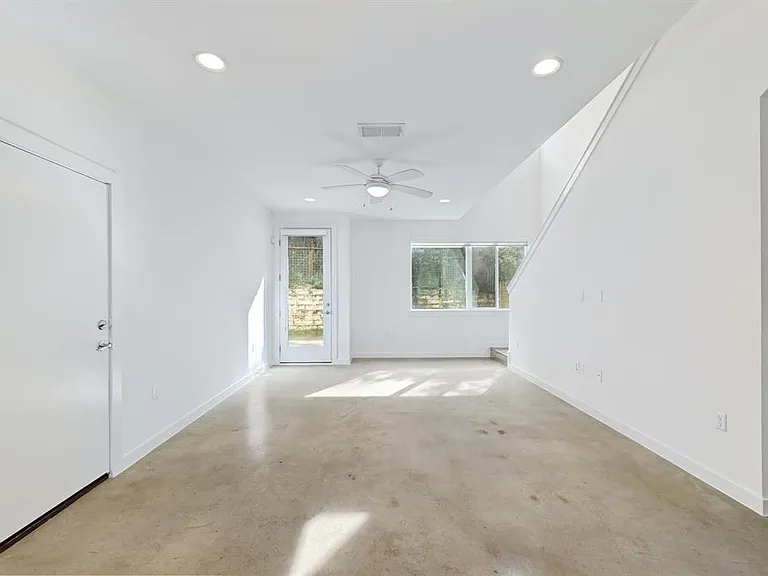 705 N Bluff Dr #11 — Photo 8
