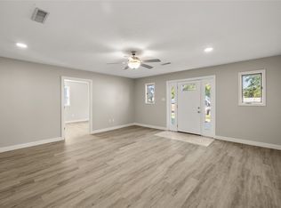 105 S 6th St, Adel, IA 50003