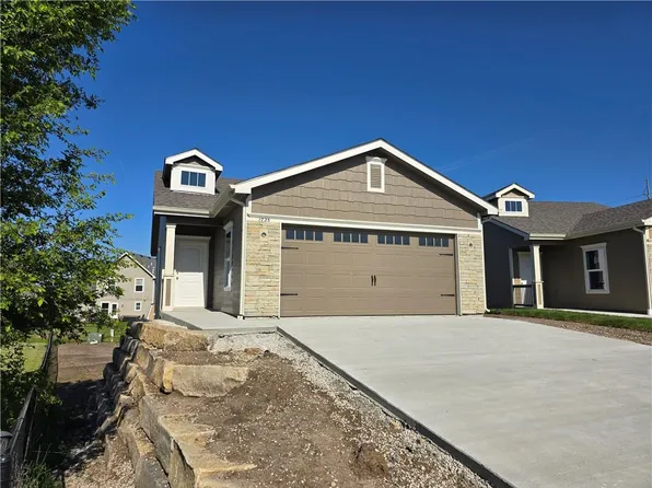 1725 Elderberry Ln, Ottawa, KS 66067