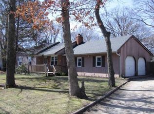 40 Lexington Rd, Shirley, NY 11967