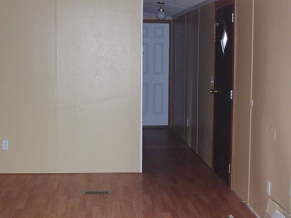 4th image of 8273 Thornbury Dr NE
