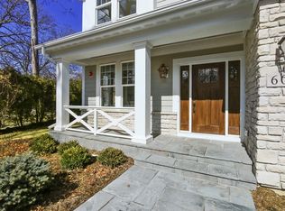 605 Moffett Rd, Lake Bluff, IL 60044