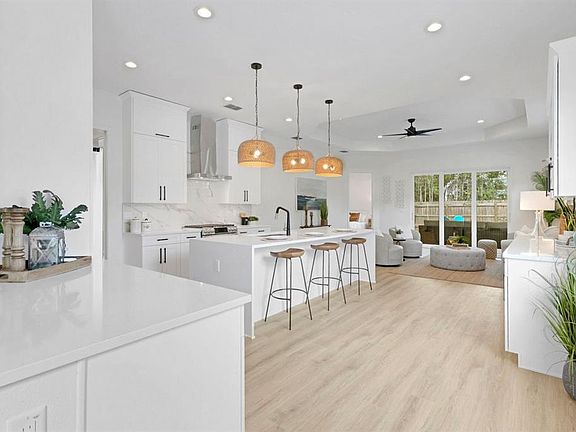 4th image of 439 LOUDEN AVENUE