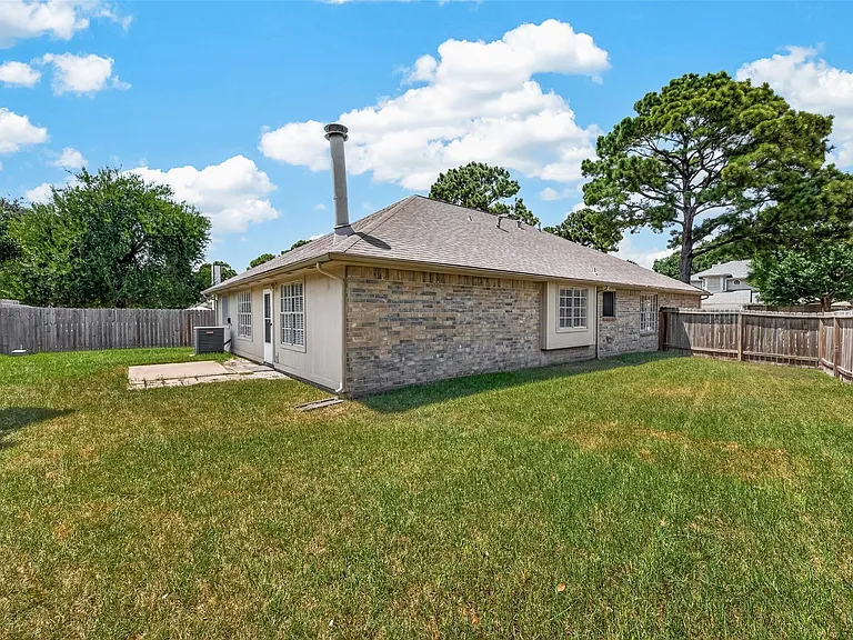 22619 Old Church Ln — Photo 36