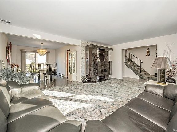 5th image of 40 Windermere Dr