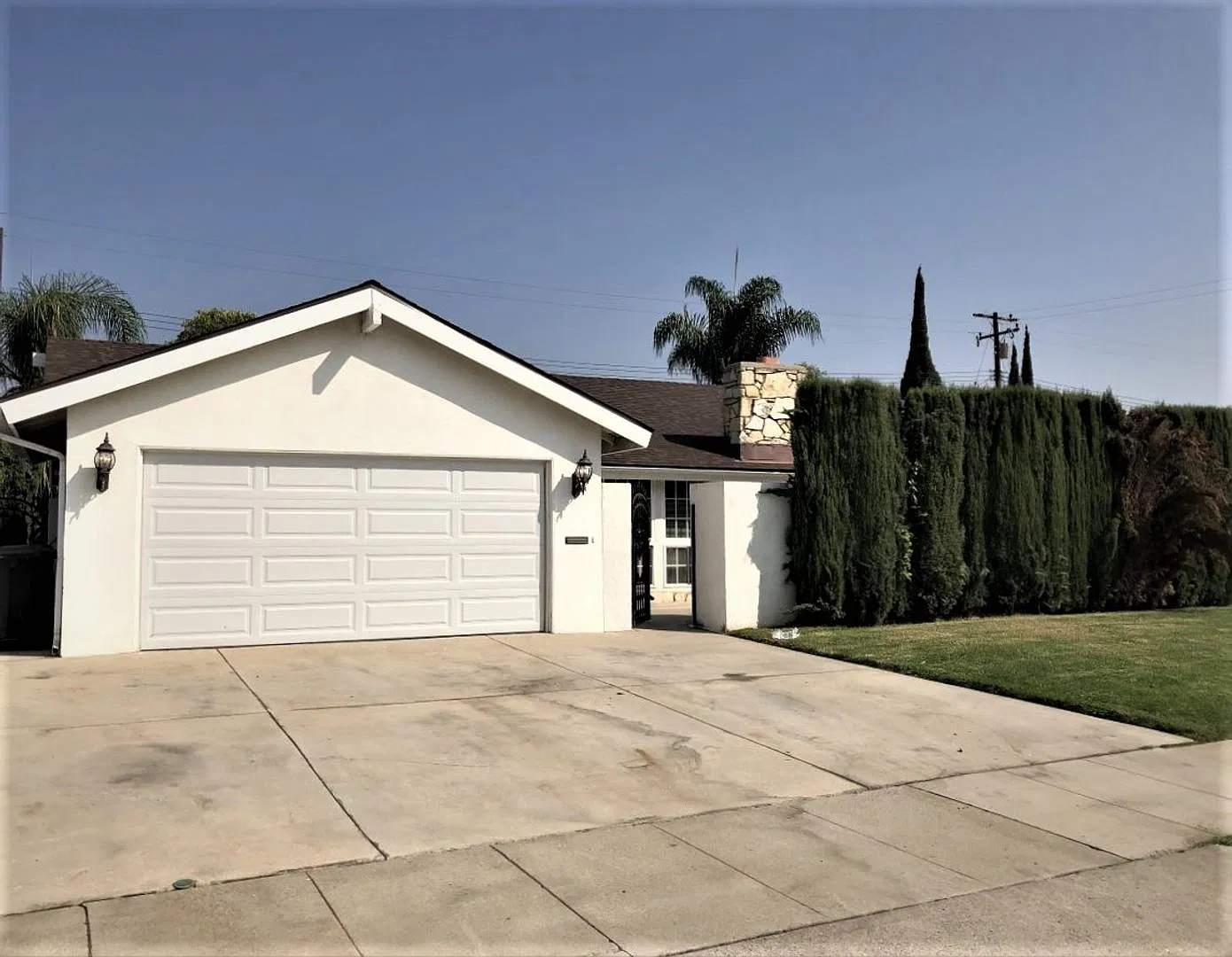 4 Bed 2 Bath Home in Orange! — Photo 2