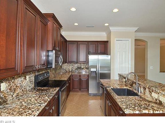 4th image of 15290 Yellow Wood Dr