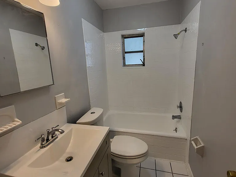 1718 Pine Grove Ave #3 — Photo 2