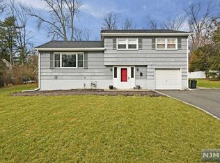 96 Greenbrook Pl, Park Ridge, NJ 07656