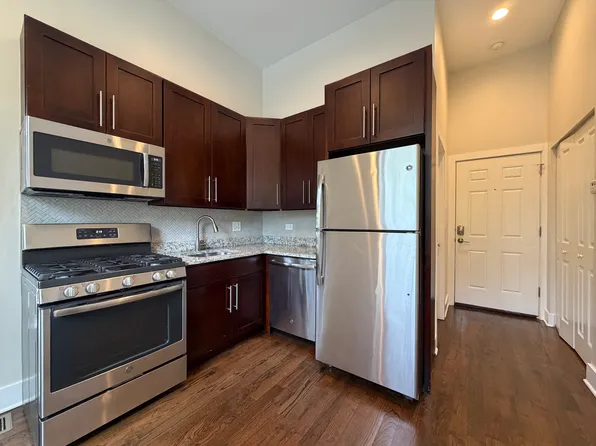 425 W Saint James Pl APT 1F, Chicago, IL 60614