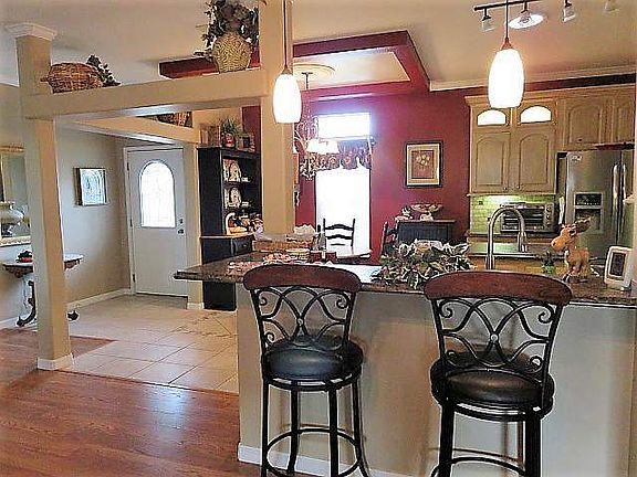 4th image of 103 W Sterling Way #500