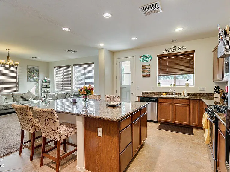 2099 S Martingale Rd — Photo 5