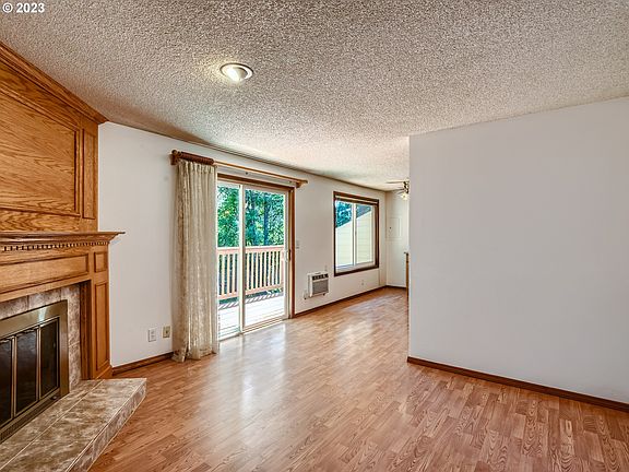4th image of 617 SE 121st Ave APT 14