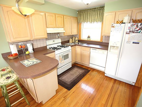 5th image of 7334 W Summerdale Ave