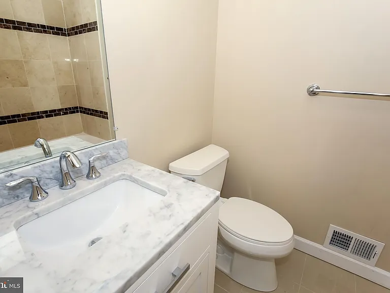 947 S Scott St — Photo 12