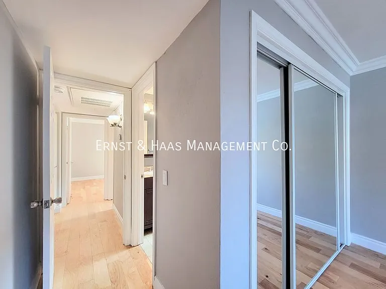 421 W 6th St #103 — Photo 17