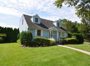 145 Albertson Pkwy, Albertson, NY 11507