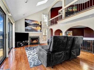 37 Woodhill St, Somerset, NJ 08873