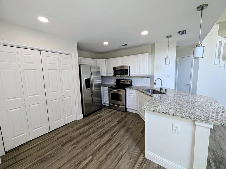 1508 Mayfair Dr — Photo 6