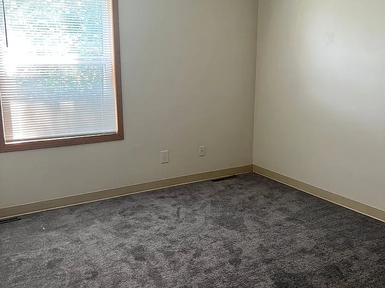3 Bd Townhome — Photo 18