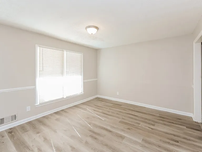 1338 W Stoneybrook Dr — Photo 3