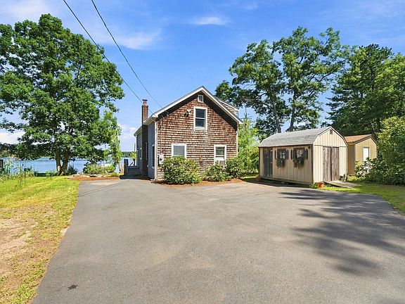 3rd image of 111 King Philip Rd