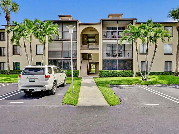 4th image of 608 Sea Pine Way #E2