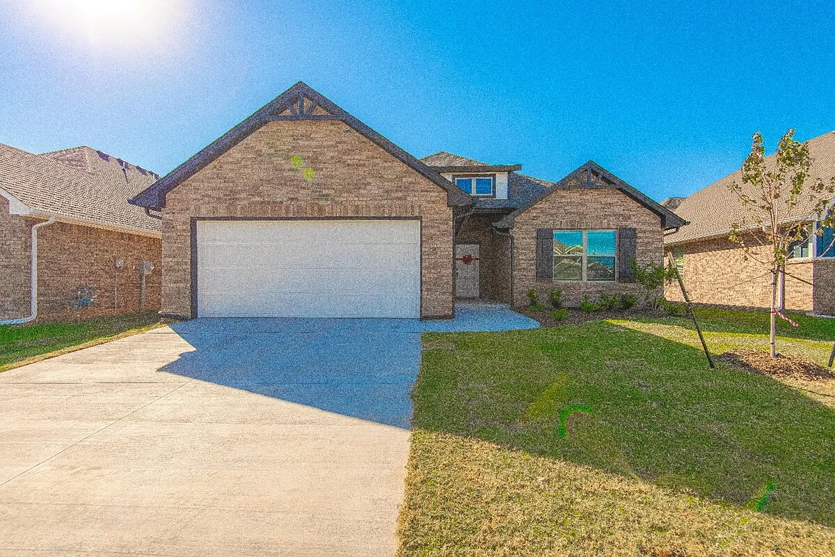 4 bed, 2.0 bath, 1700 sqft, $2,095 — Photo 1