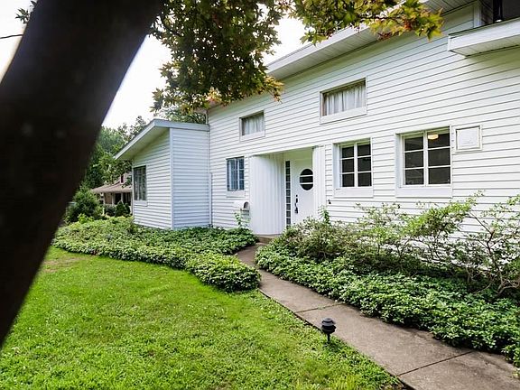 2nd image of 856 Sunnyside Ave