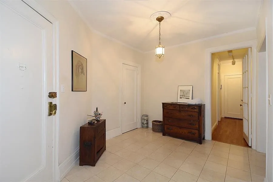 525 W 238th St APT 1J photo 1