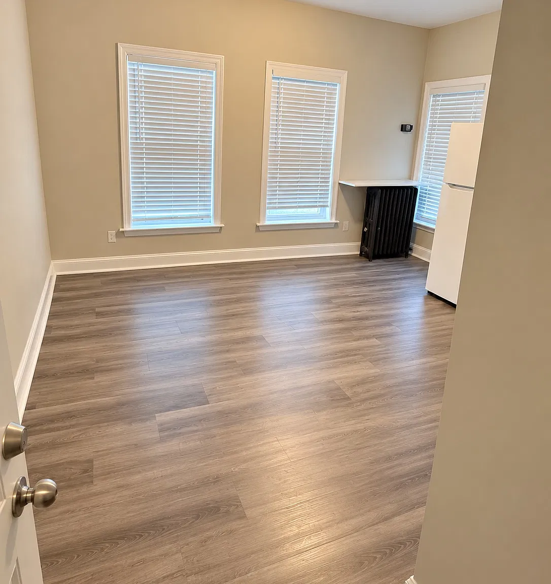 Studio, 300 sqft, $1,300 — Photo 1