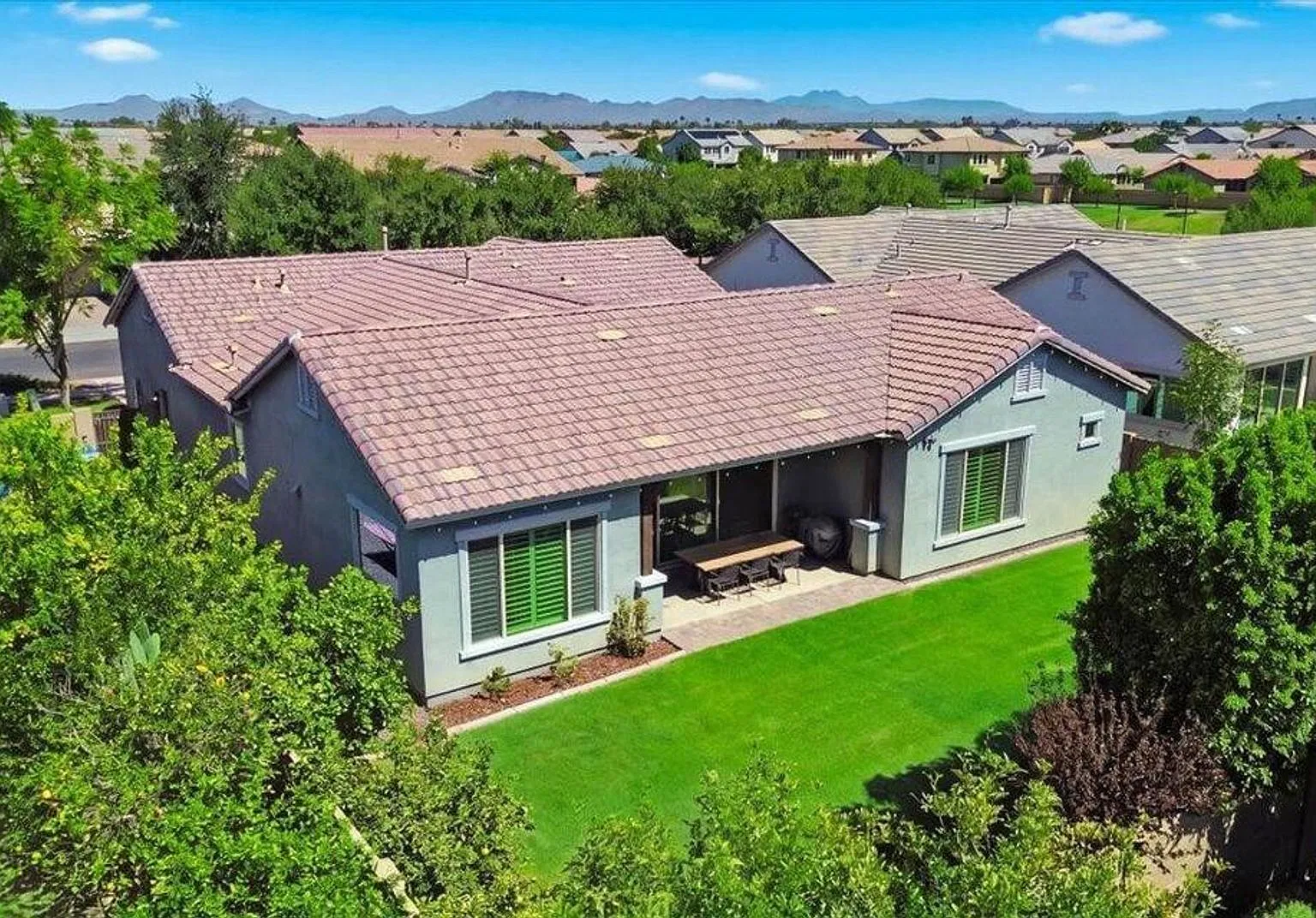 Beautiful 4 Bedroom 2.5 Bath Home In A Great Location, Beautiful Upgrades & A Backyard You'Ll Love! — Photo 2