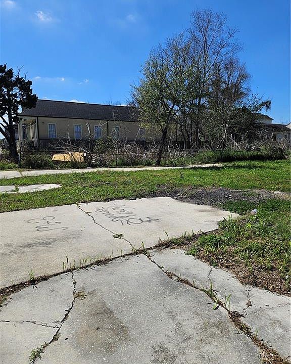 1st image of 1534 Piety St