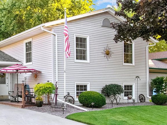 4th image of 30 Birch Ct