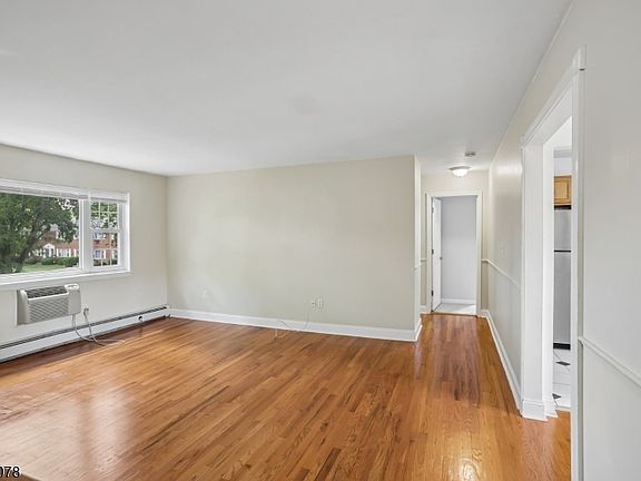 5th image of 1279B Valley Rd