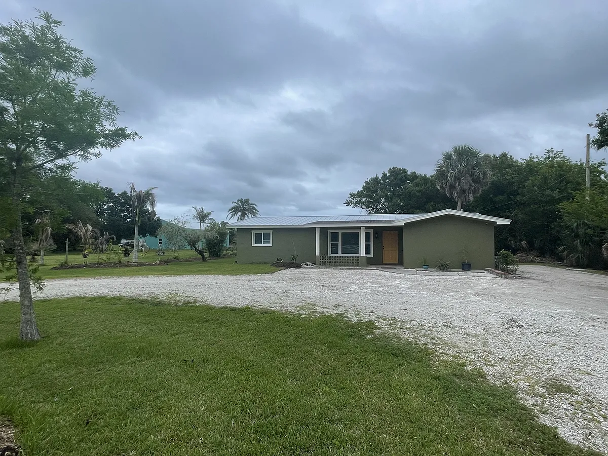 Building Photo - 6404 Oleander Ave