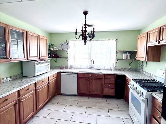 3rd image of 2305 S Osage Ave