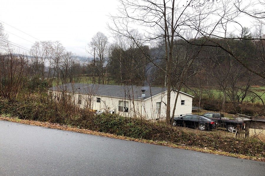 2nd image of 1838 Townsend Mill Rd