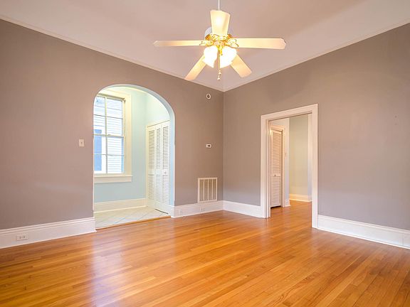 4th image of 136 S Olympia St #6
